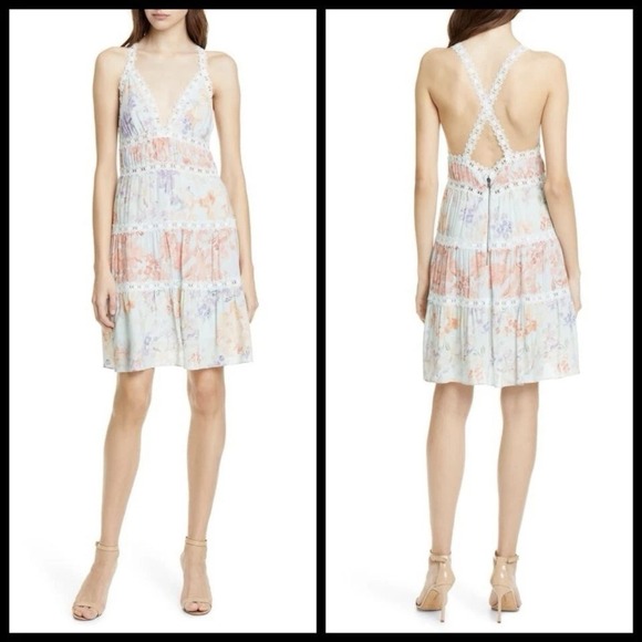 NWT Alice + Olivia Karolina Water Pedal Venus Blue Floral V-neck Mini Dress Sz 4 - Picture 3 of 7